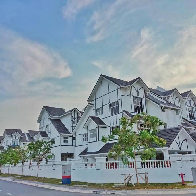 3 Storey Swimming Pool&Projector House Setia Alam Shah Alam Dış mekan fotoğraf